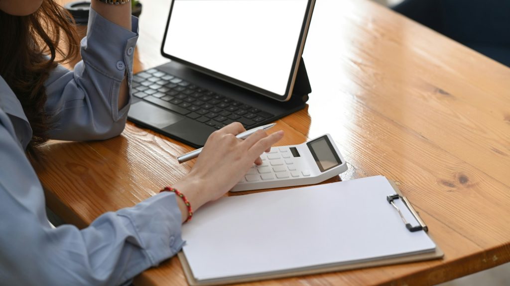 Business cashflow in Australia are small businesses doing their finance.